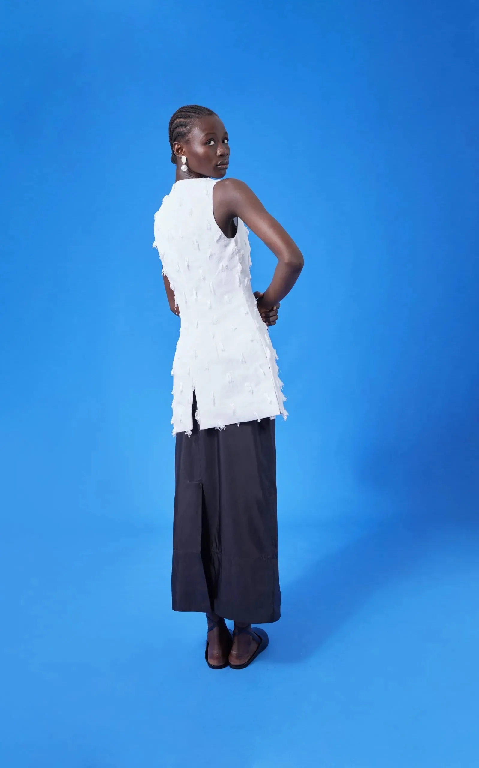 Abiola Olusola HAND-WOVEN SLEEVELESS WHITE COTTON LINING GIRI TOPS