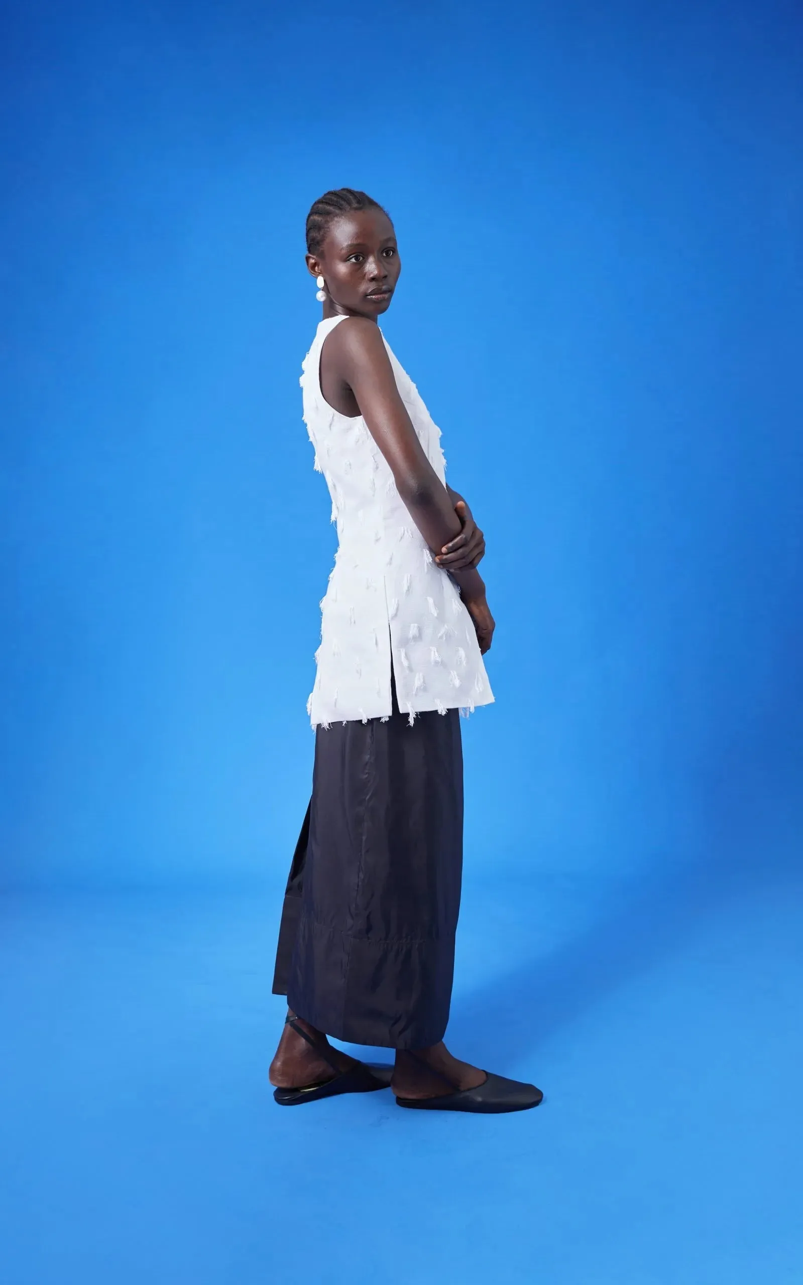 Abiola Olusola HAND-WOVEN SLEEVELESS WHITE COTTON LINING GIRI TOPS