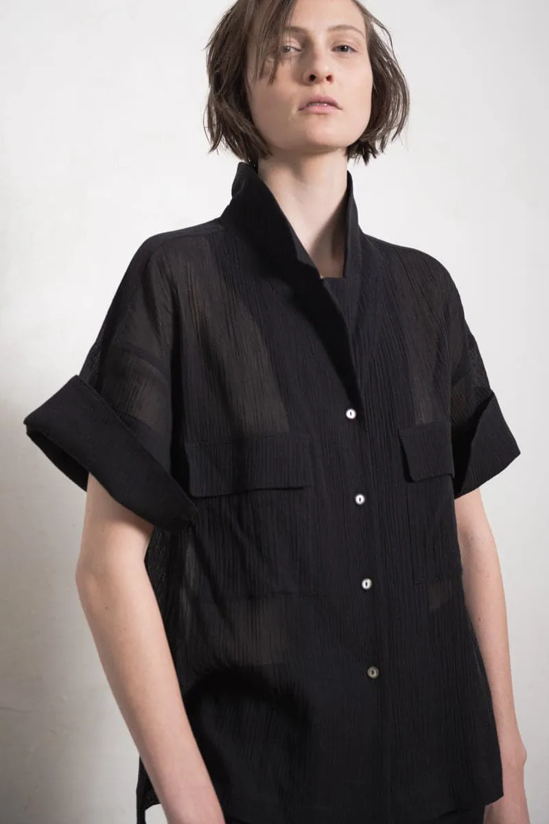 Forme d'Expression | DS044 Boxy Camp-Collared Shirt | Elegante, weite Damenbluse aus Baumwolle in schwarz