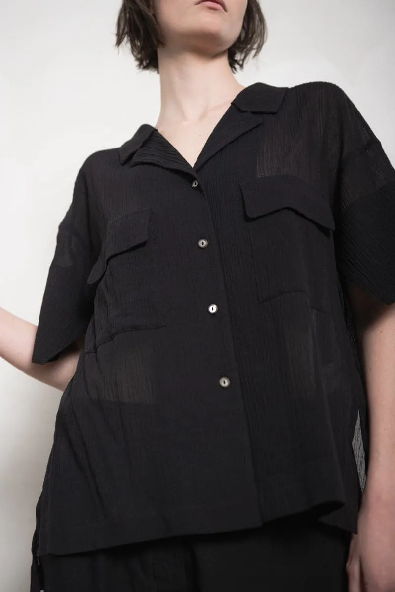 Forme d'Expression | DS044 Boxy Camp-Collared Shirt | Elegante, weite Damenbluse aus Baumwolle in schwarz