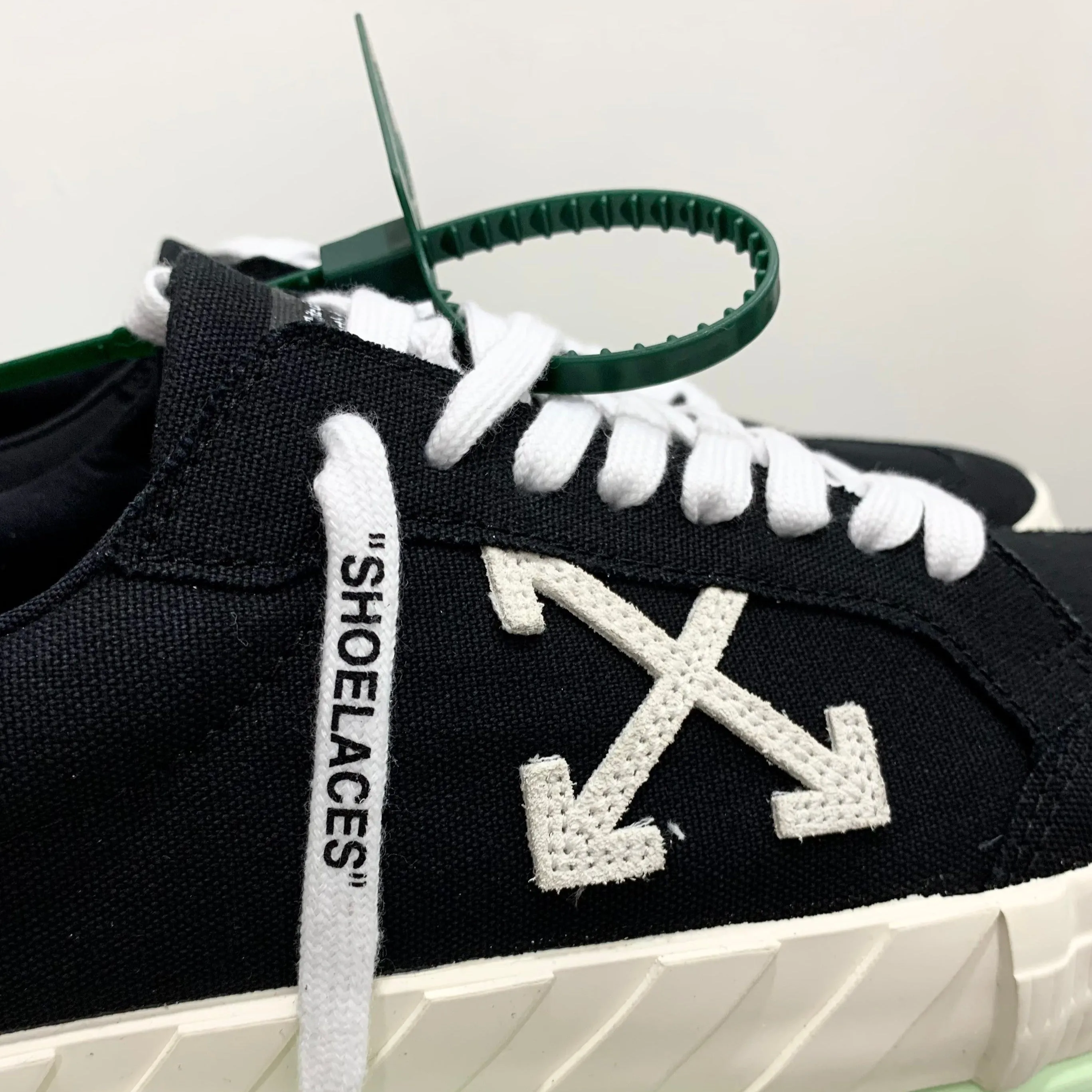 Off-White Low Vulcanized Canvas Sneakers Black