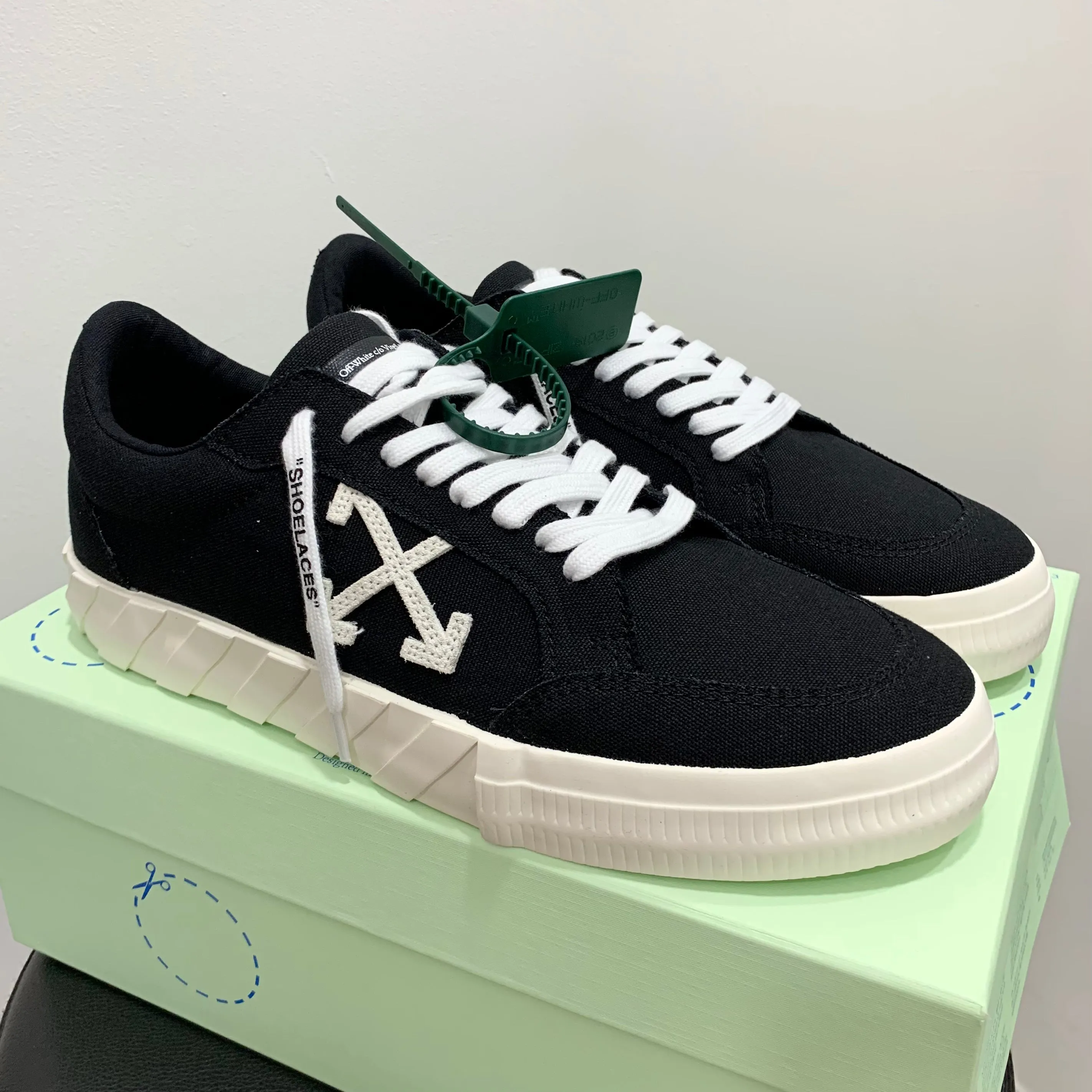 Off-White Low Vulcanized Canvas Sneakers Black