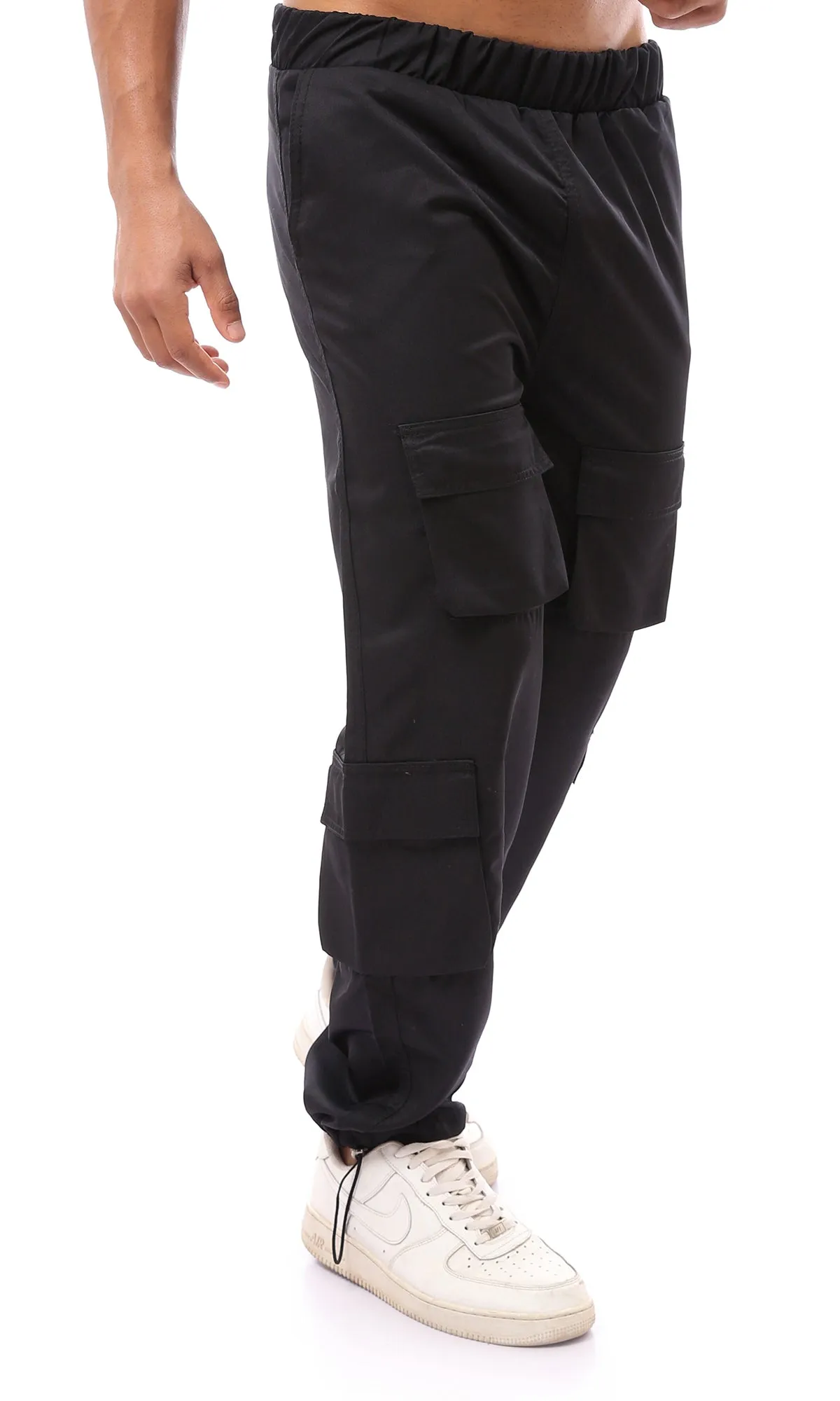 O170578 Black Slip On Solid Cargo Pants With Multi-Pockets